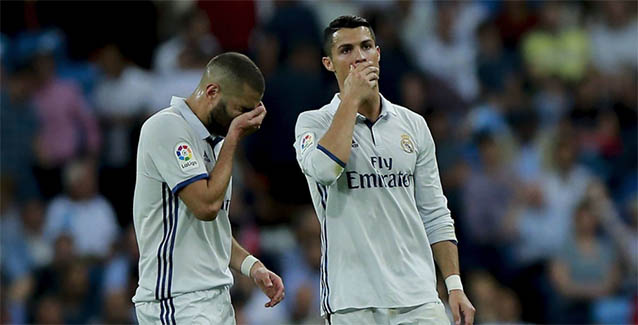 Cristiano y Benzema se lamentan en un partido