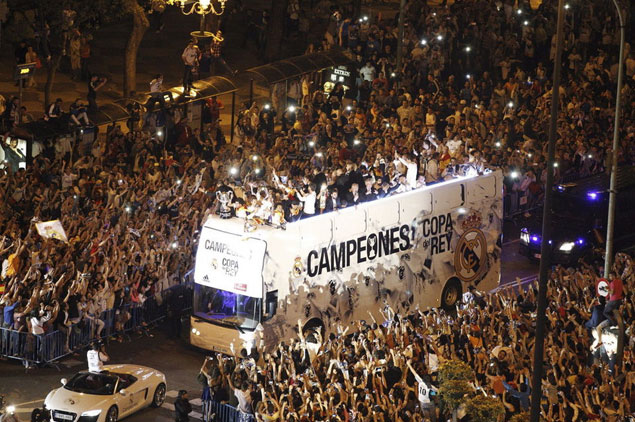 El Real Madrid llegando a Cibeles para celebrar la Copa