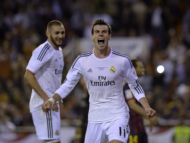 Gareth Bale celebra el gol en Mestalla