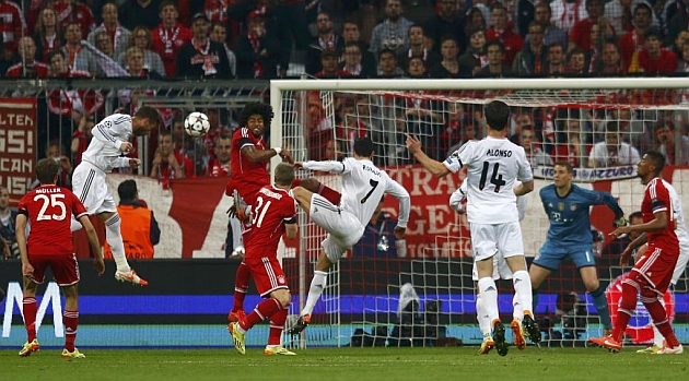 Ramos remata de cabeza para hacer el 0-1 en Munich