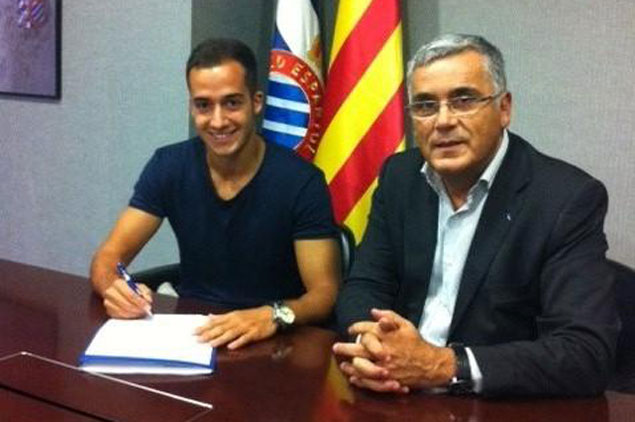 Lucas Vázquez firma su contrato con el Espanyol