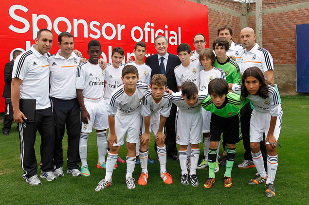 Florentino Pérez con el Alevín del Real Madrid