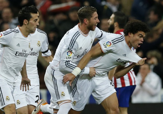 Arbeloa, Ramos y Pepe celebran un gol