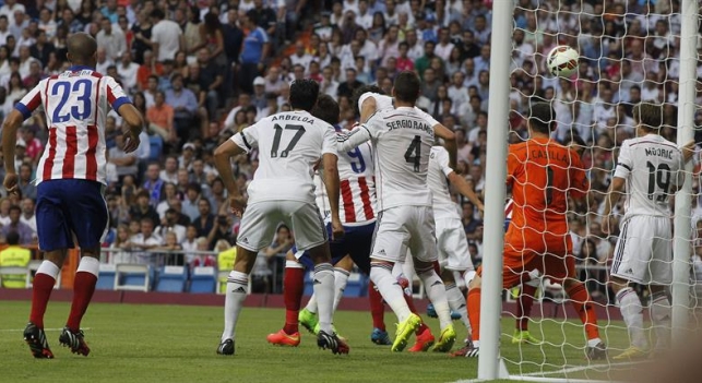 Tiago marca el primer gol ante Iker Casillas