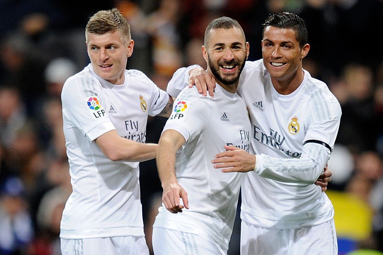 Benzema, Kroos y Cristiano celebran un gol