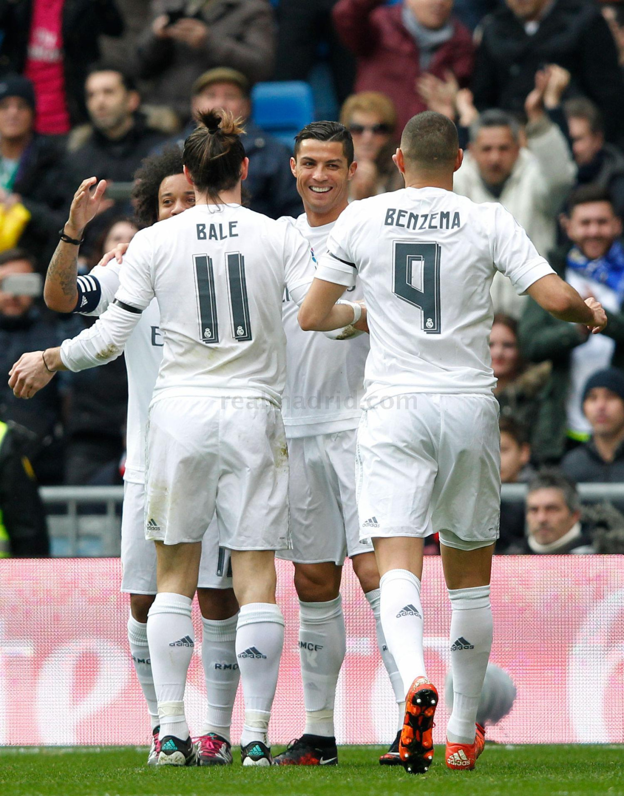 Cristianio, Benzema y Bale celebran un gol