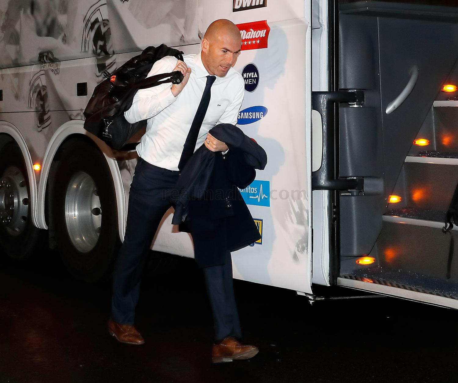 Zidane, autobús, concentración