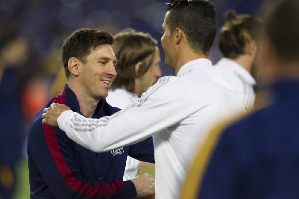 Cristiano saluda a Messi en el último 'Clásico'