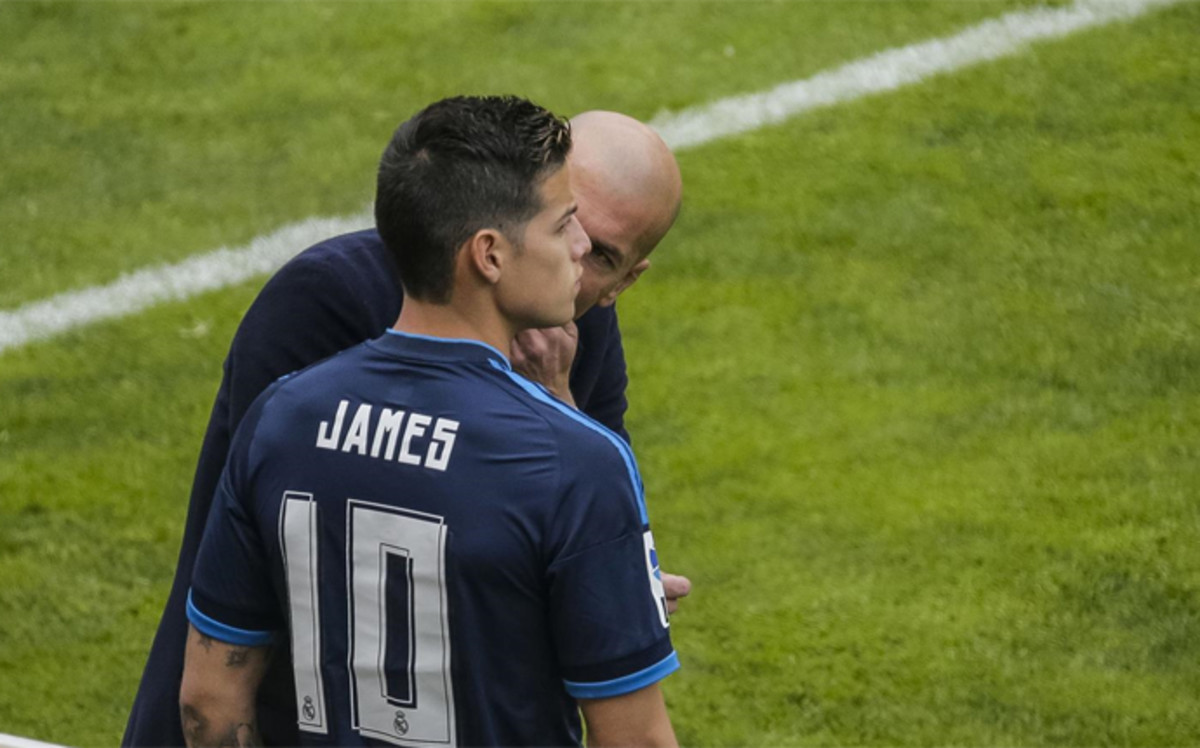 Zidane habla con James