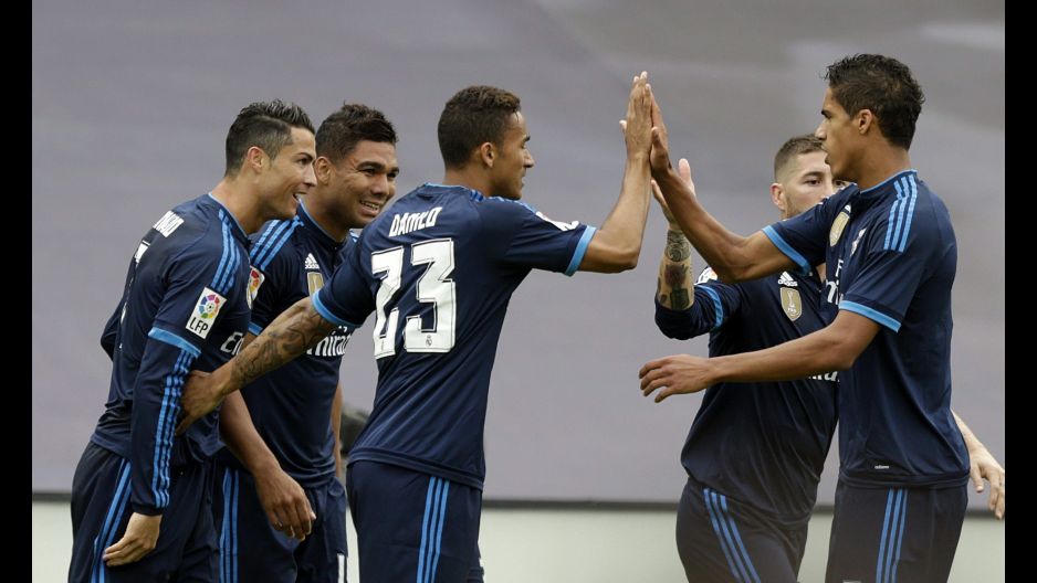 Danilo celebra un gol con Varane
