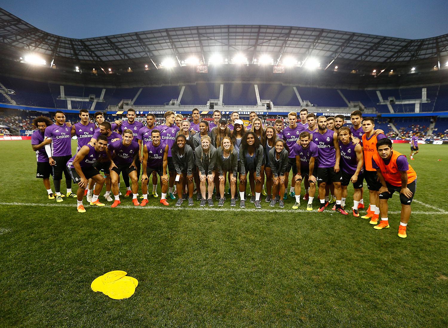Foto de familia del último entrenamiento del Real Madrid en los Estados Unidos
