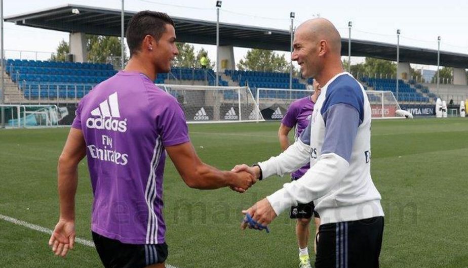 Cristiano saluda a Zidane en Valdebebas