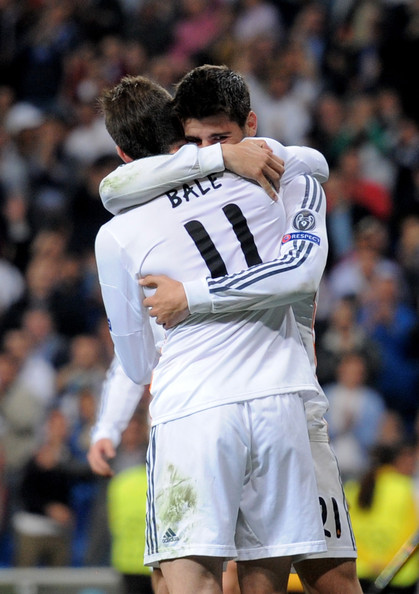 Bale y Morata abrazados