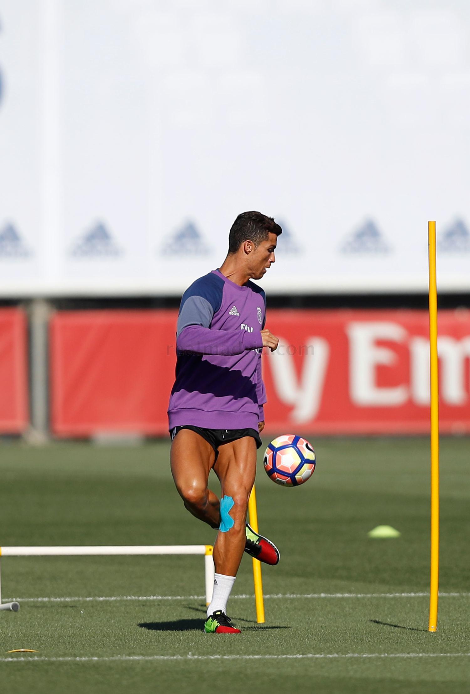 Cristiano Ronaldo ya toca balón en los entrenamientos
