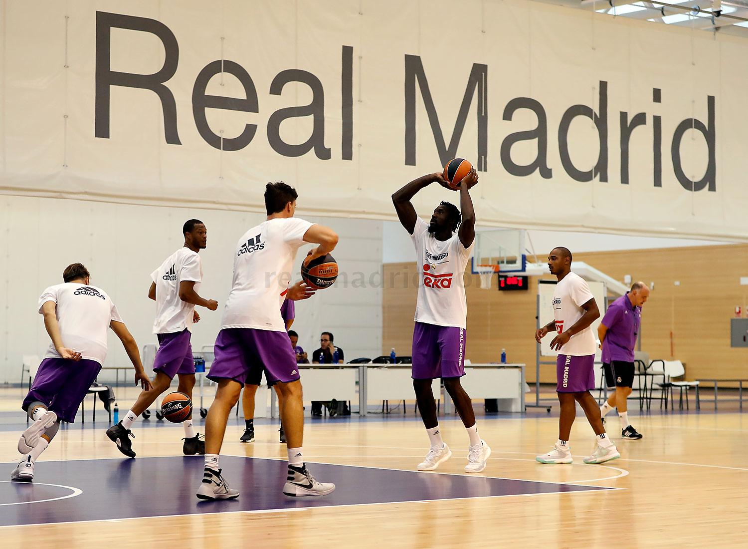 El Real Madrid de baloncesto ya entrena en Valdebebas