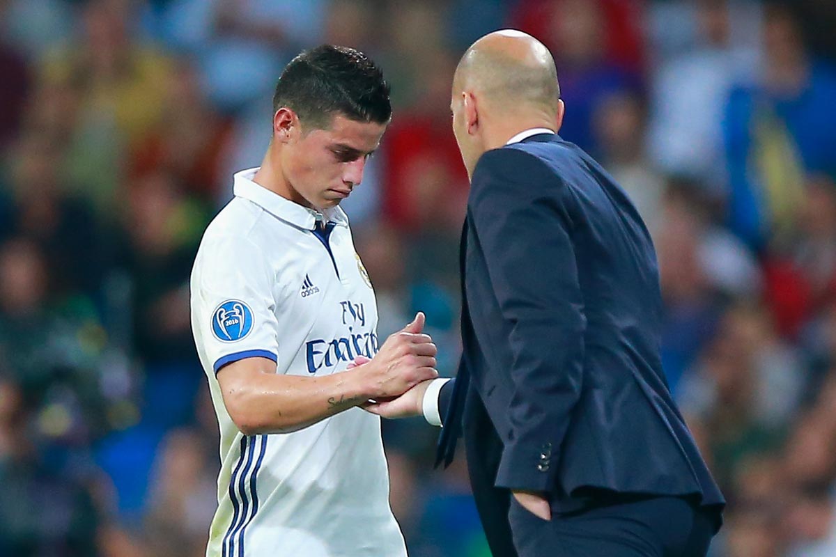 Zidane saluda a James tras un partido