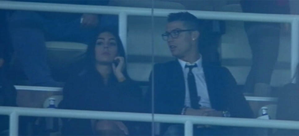 Cristiano en el palco del Bernabéu junto a su novia