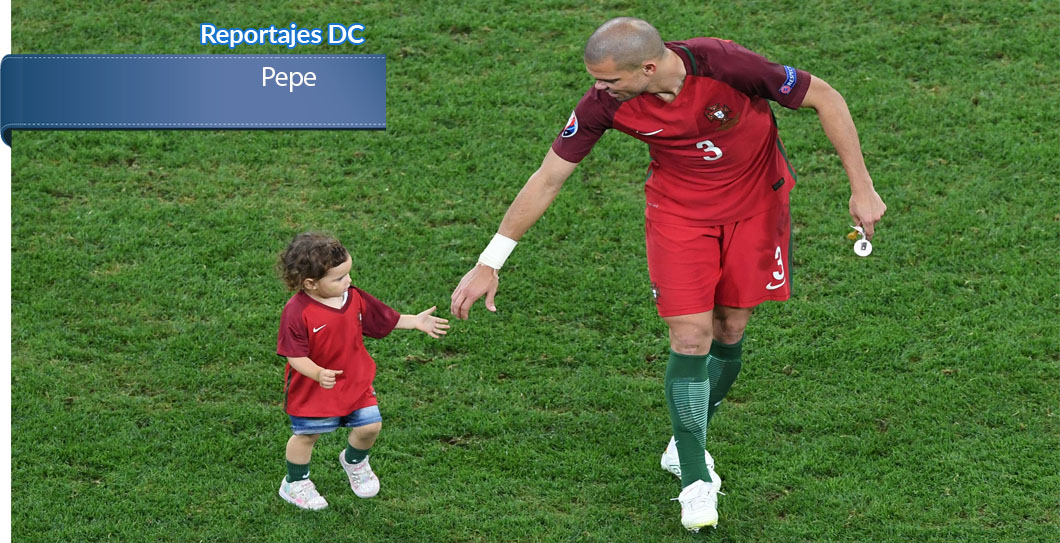 Pepe junto a su hija tras ganarle a Polonia