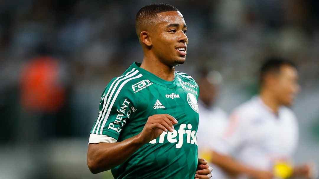 Gabriel Jesús en un encuentro disputado con el Palmeiras