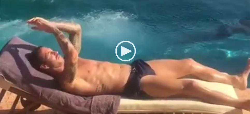 Sergio Ramos disfruta de la piscina y la música en sus vacaciones
