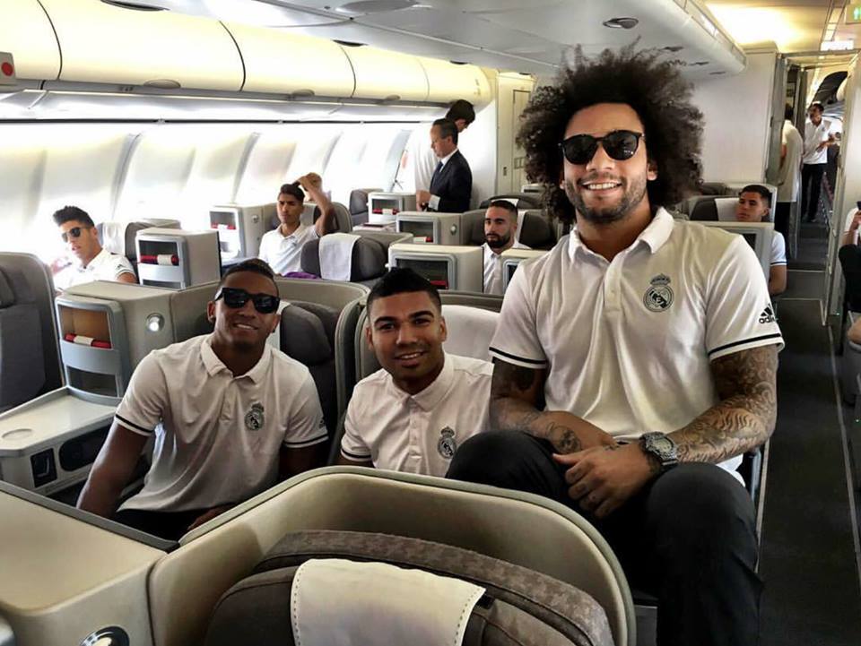 Marcelo, Danilo y Casemiro en el avión