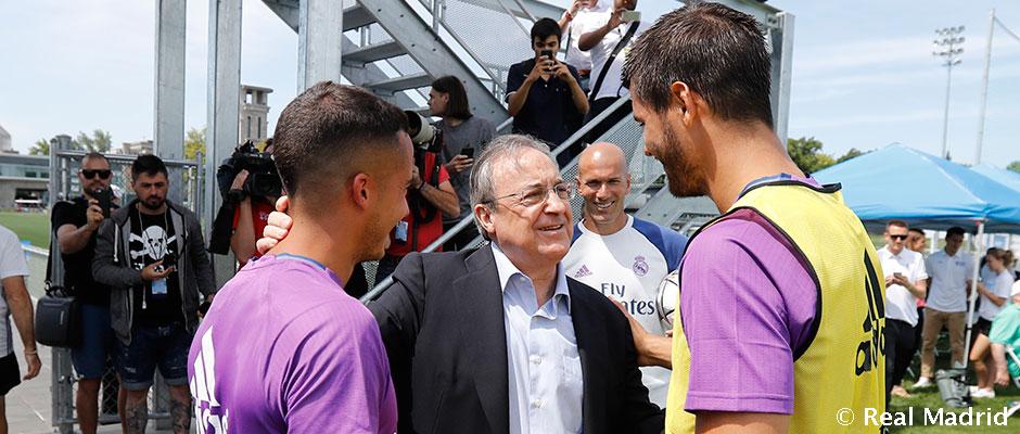 Florentino habla con Lucas Vázquez y Morata