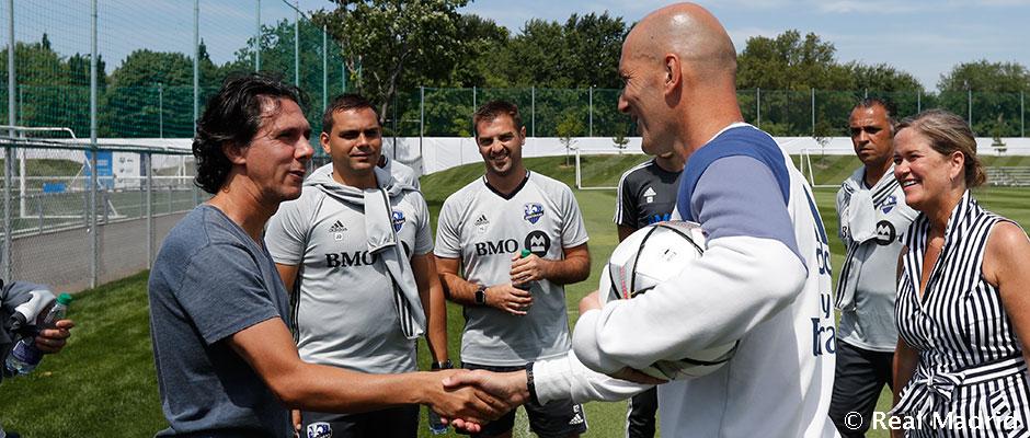 Zidane saluda al entrenador del Montreal
