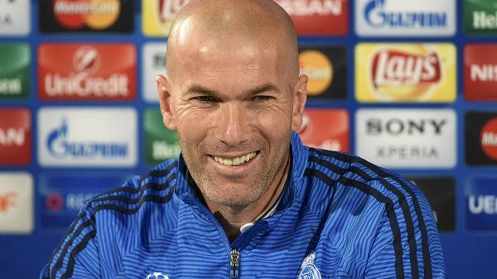 Zidane sonríe en sala de prensa