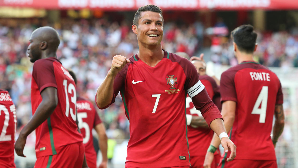 Cristiano en un partido con Portugal