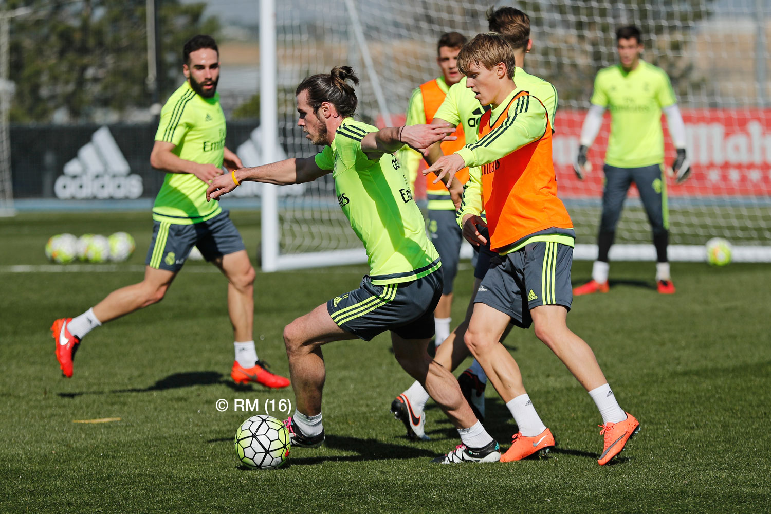 Bale y Odegaard en un entrenamiento del Real Madrid
