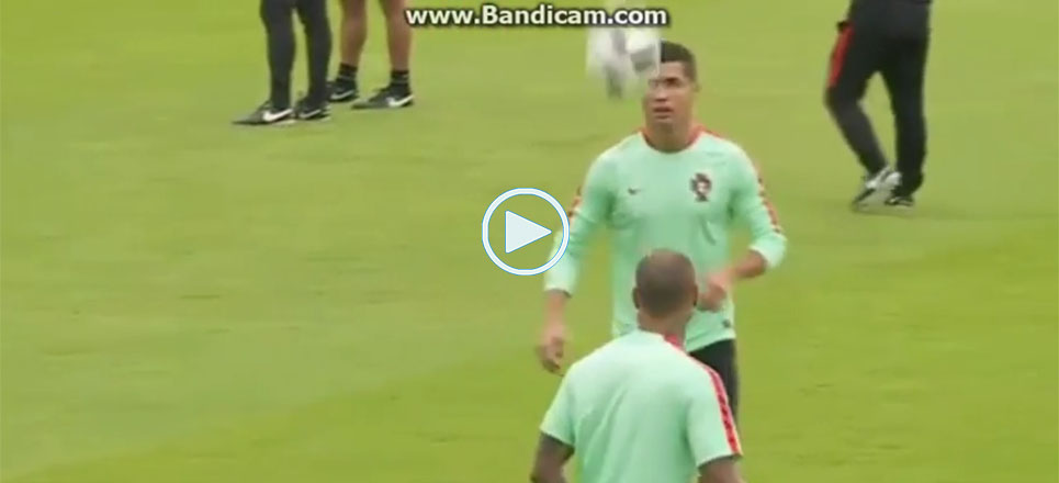 Cristiano Ronaldo se relajó haciendo filigranas en el entrenamiento