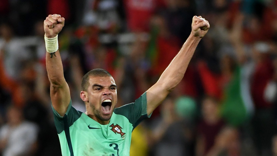 Pepe celebra la victoria de Portugal ante Croacia