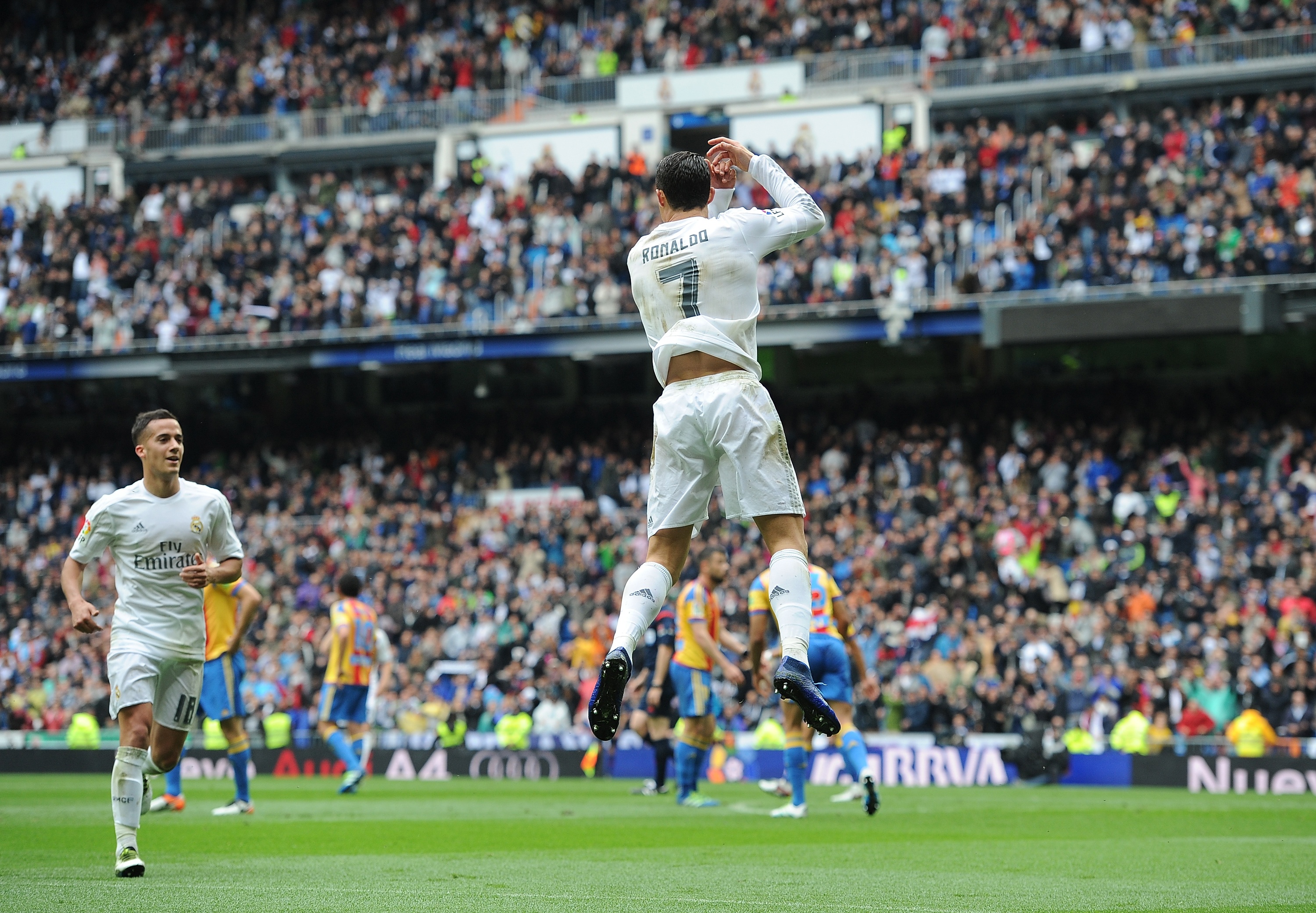 Cristiano celebra un gol en el Santiago Bernabéu