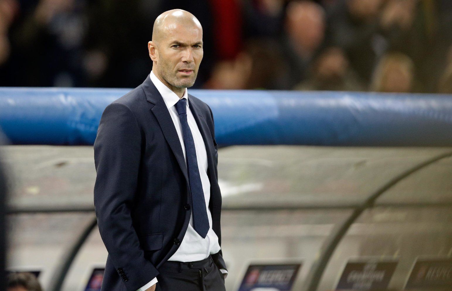 Zidane manos en los bolsillos