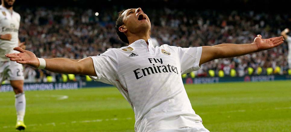 Chicharito celebra un gol en el Real Madrid