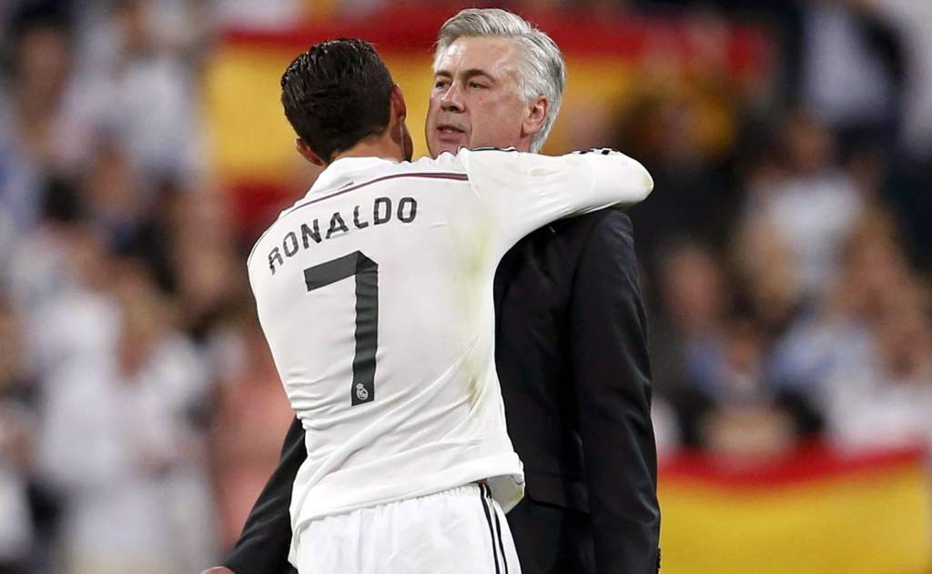 Cristiano Ronaldo abraza a Ancelotti 2015