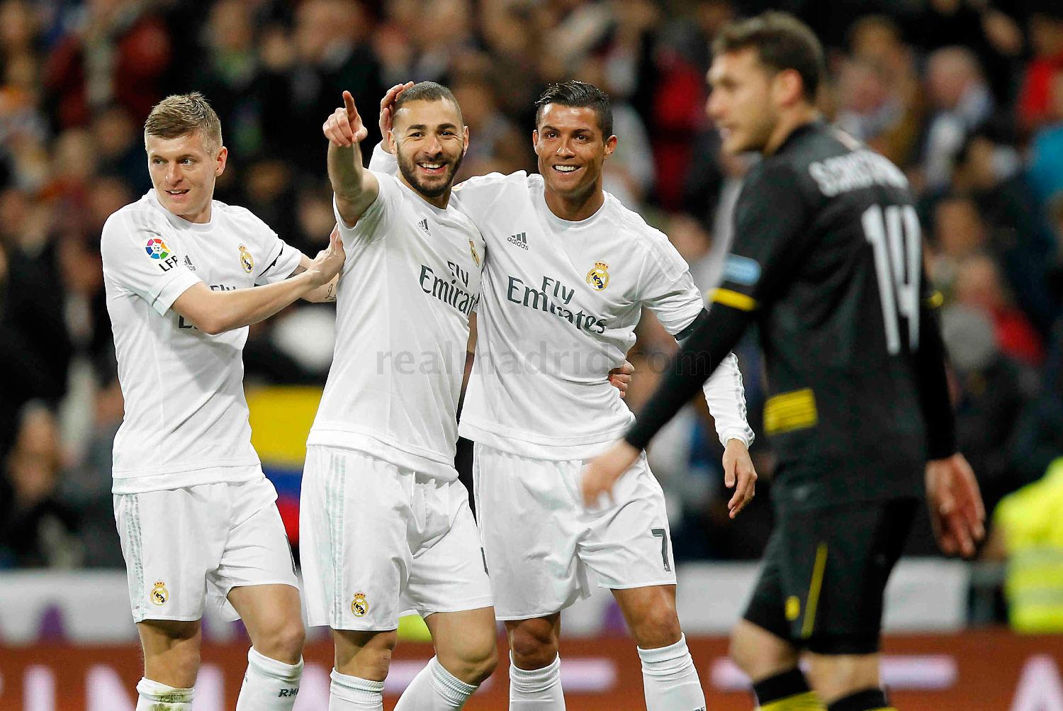 Benzema y Cristiano celebran un gol
