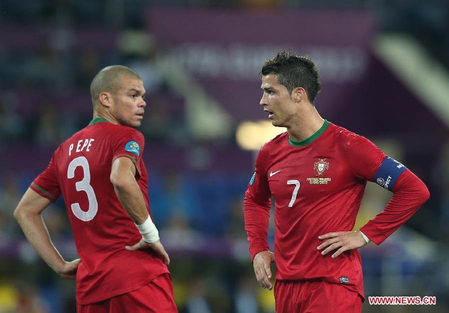Pepe y Cristiano en un partido con Portugal