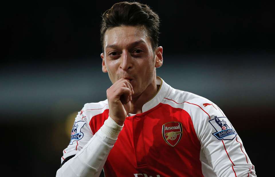 Özil celebra un gol con el Arsenal