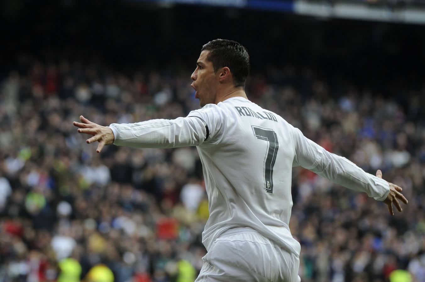 Cristiano celebrando un gol en el Bernabéu