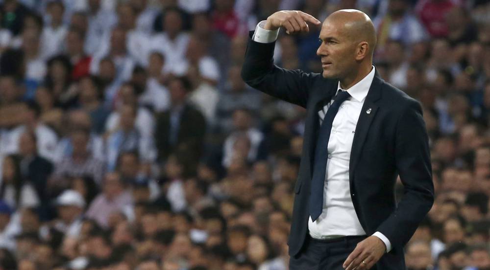 Zidane pide 'cabeza' durante un partido