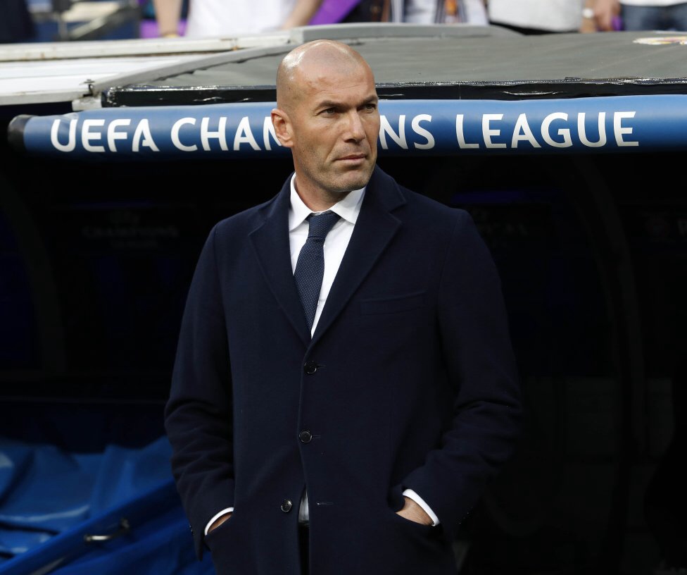 Zidane en el banquillo Bernabéu