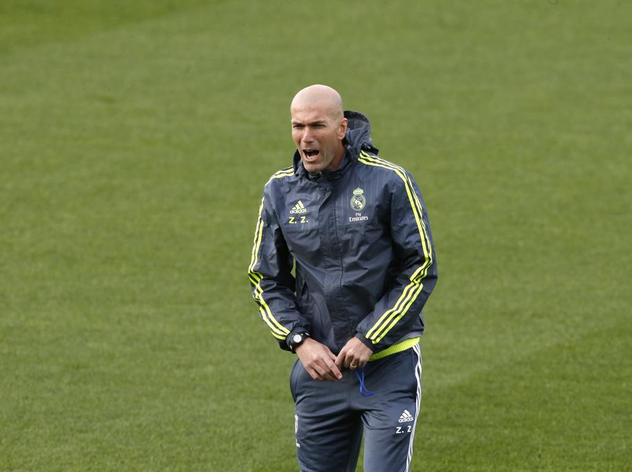 Zidane en un entrenamiento en Valdebebas
