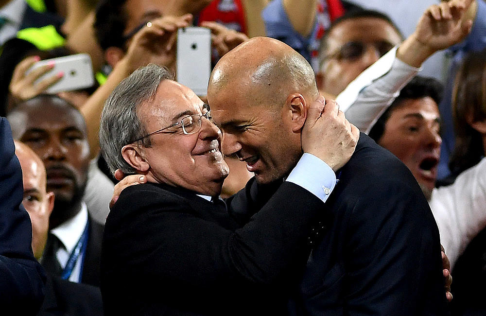 Florentino abrazó a Zidane tras conquistar la 'Undécima'