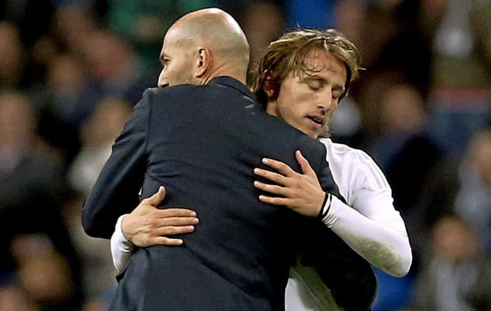 Zidane, Modric, abrazo