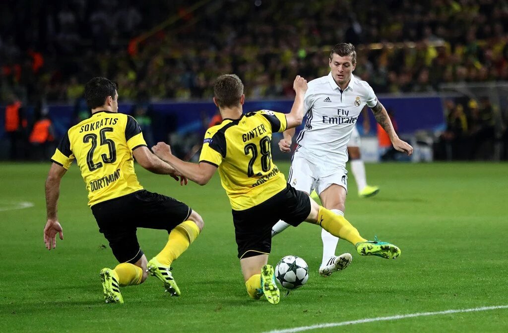Kroos, en una jugada del partido ante el Dortmund