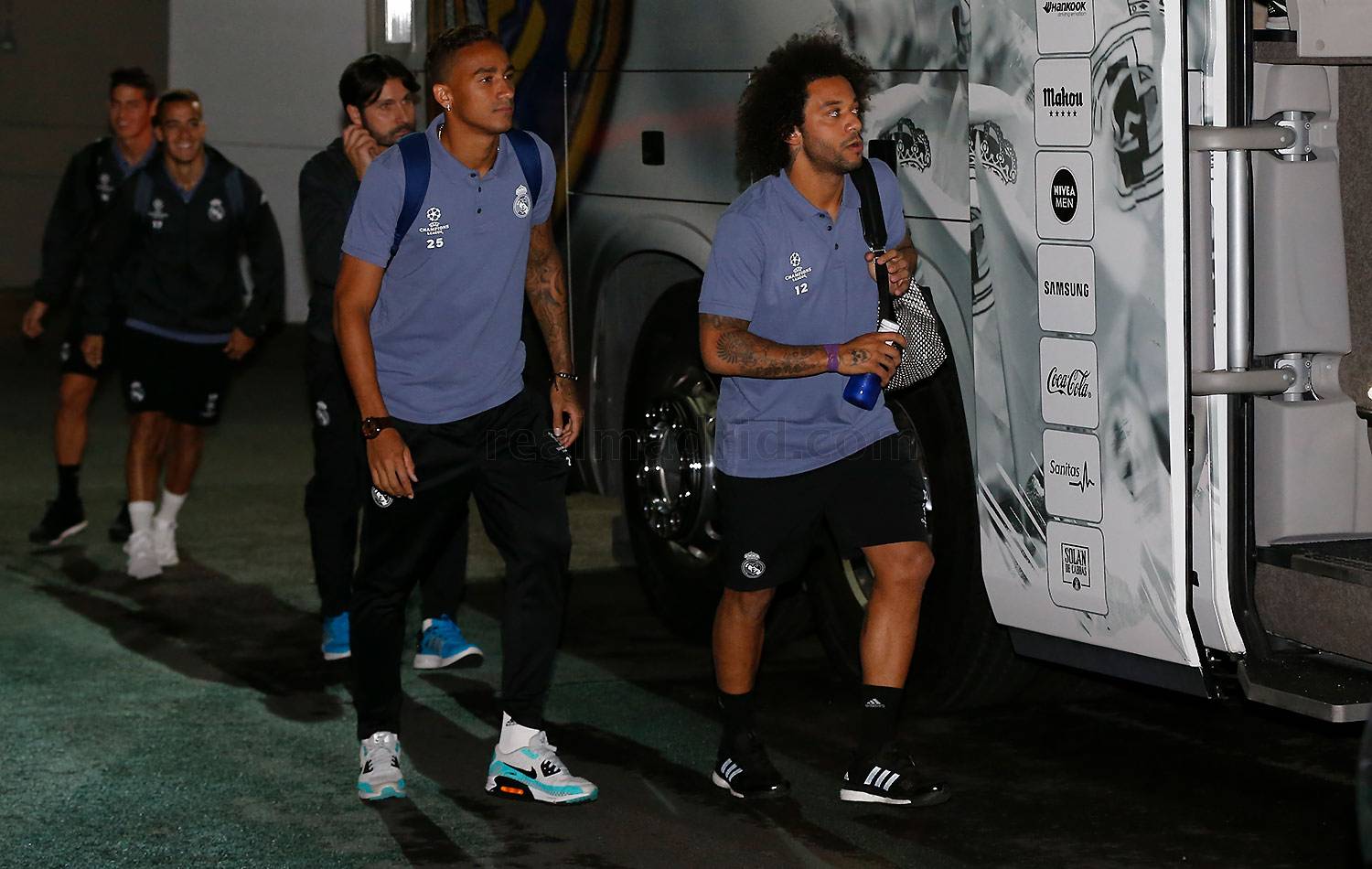 Marcelo y Danilo suben al autobús del equipo