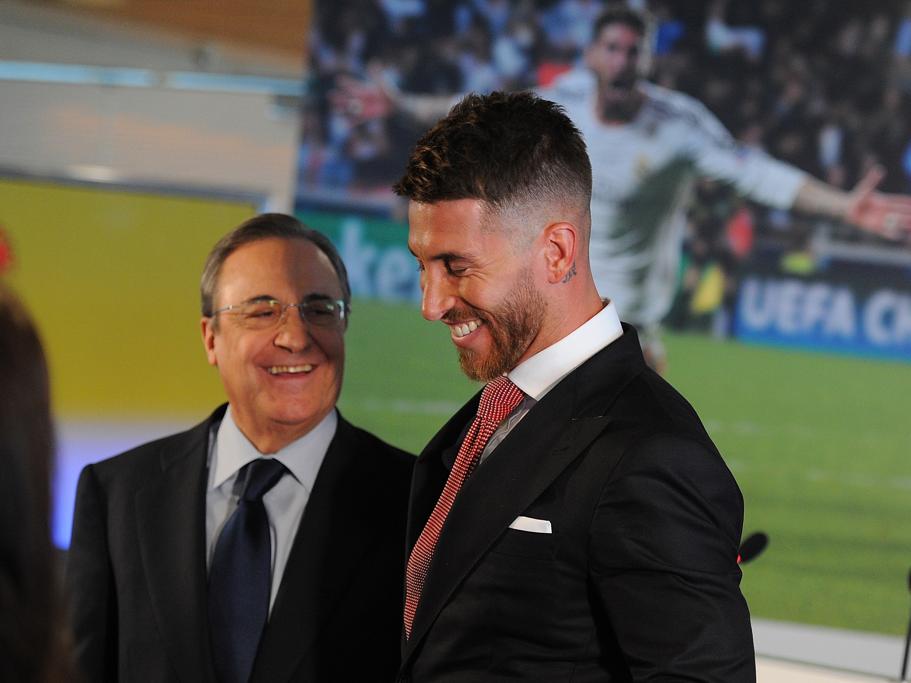 Florentino y Sergio Ramos en el acto de renovación del sevillano