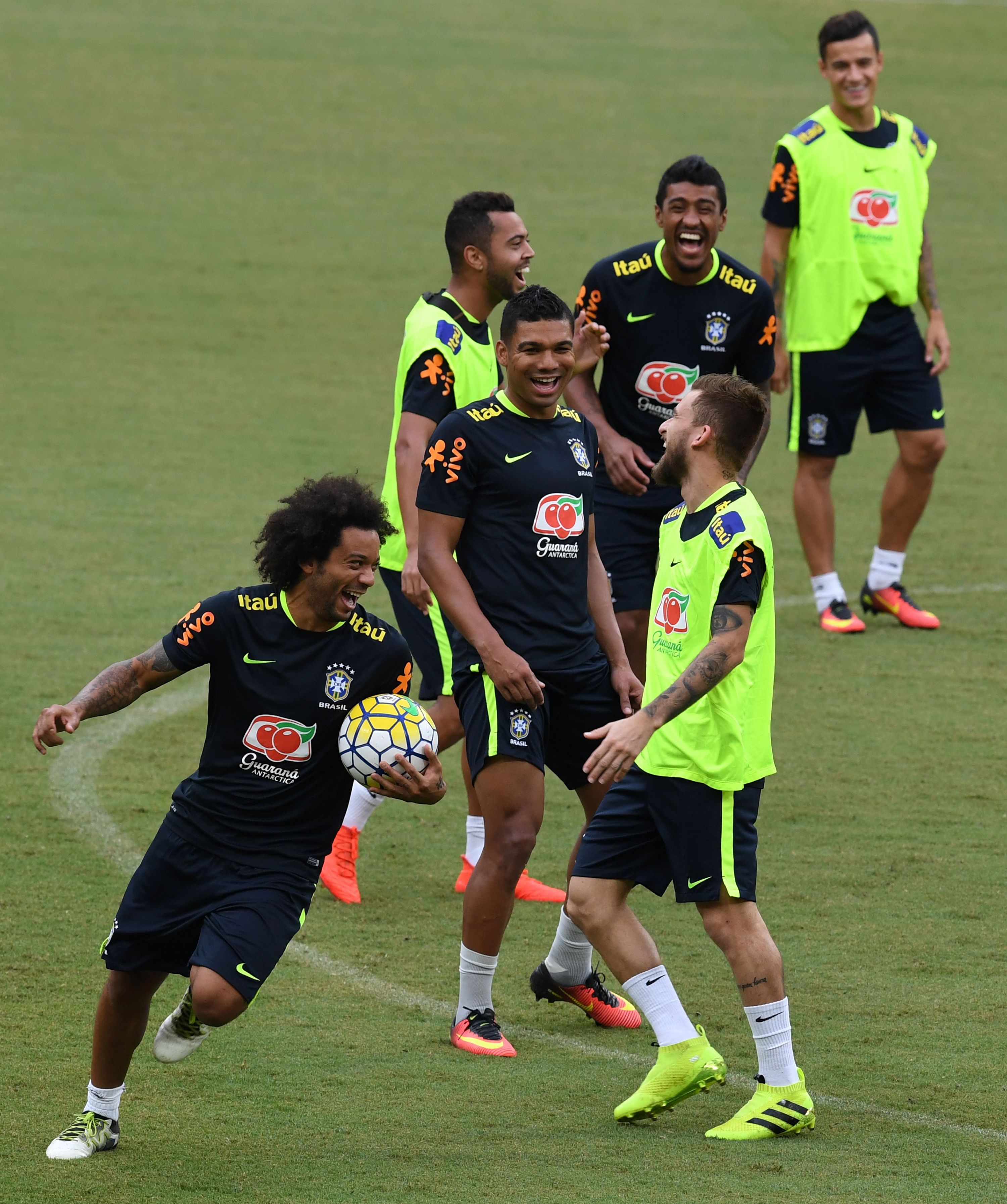 Marcelo y Casemiro en un entrenamiento con Brasil