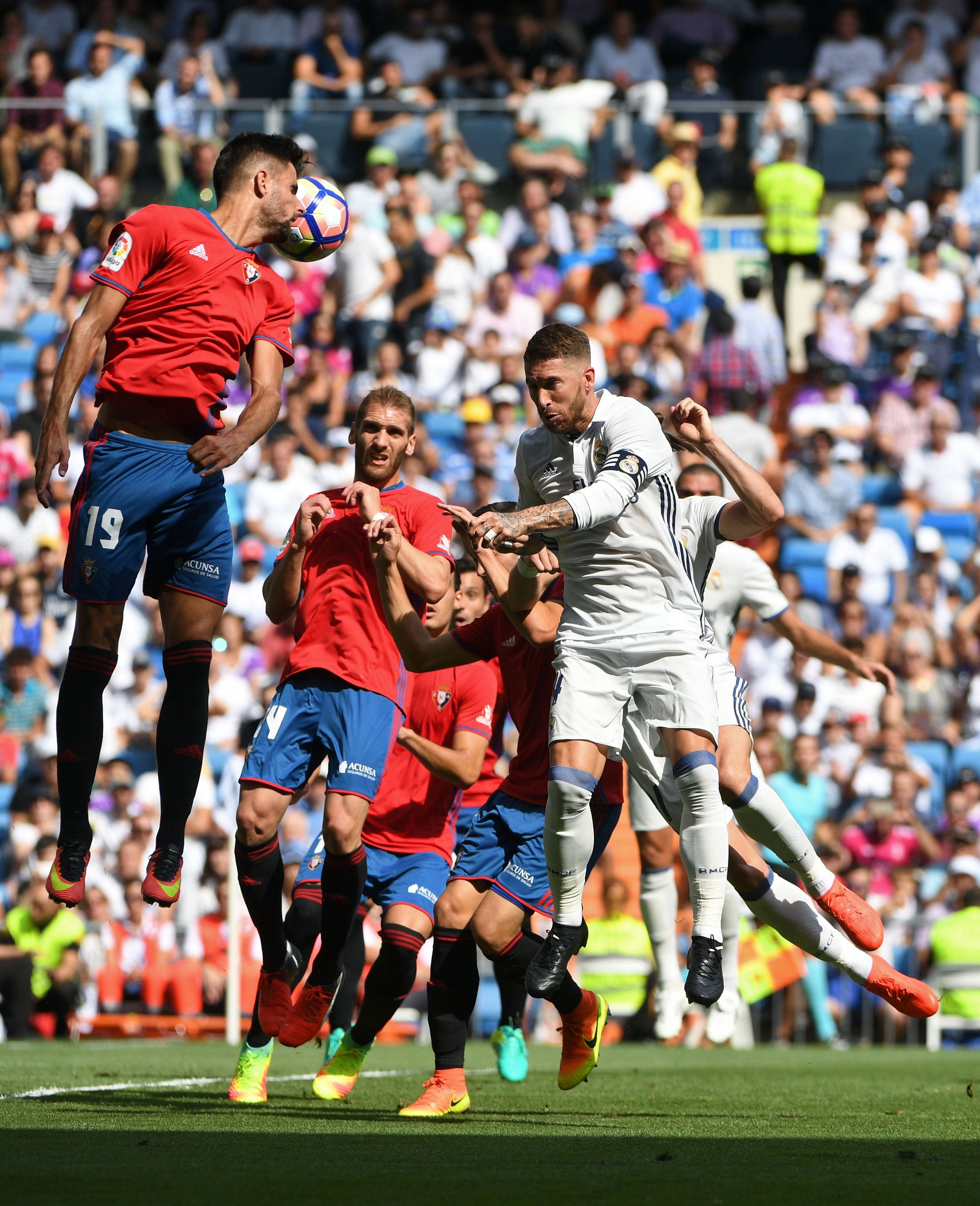 Ramos en el momento de marcar contra el Osasuna